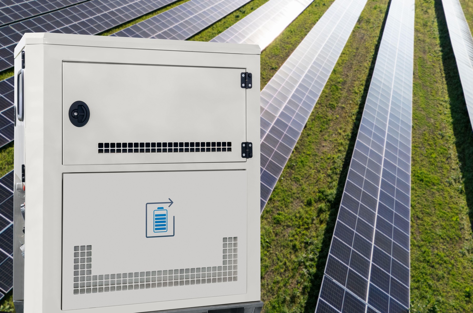 Instituțiile publice pot accesa finanțări de 650 de milioane de euro pentru panouri fotovoltaice și baterii