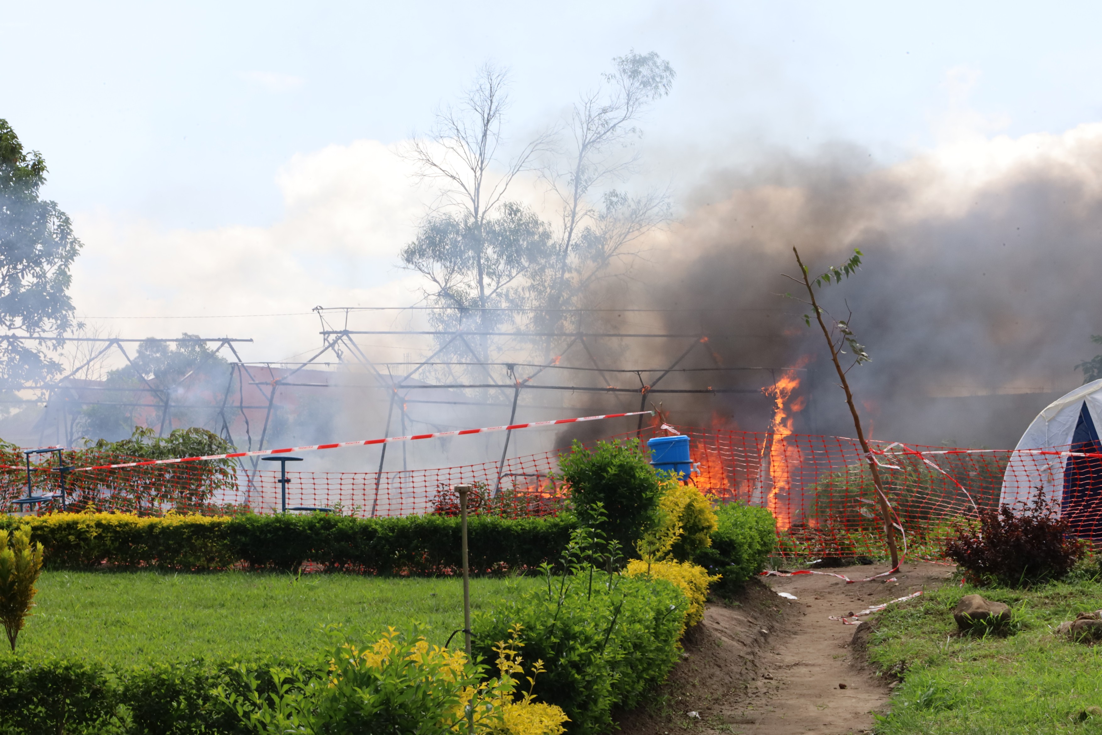 RD Congo: Centru de tratament Ebola, incendiat de localnicii care voiau sa recupereze cadavrul unui tânăr, ucis de boală