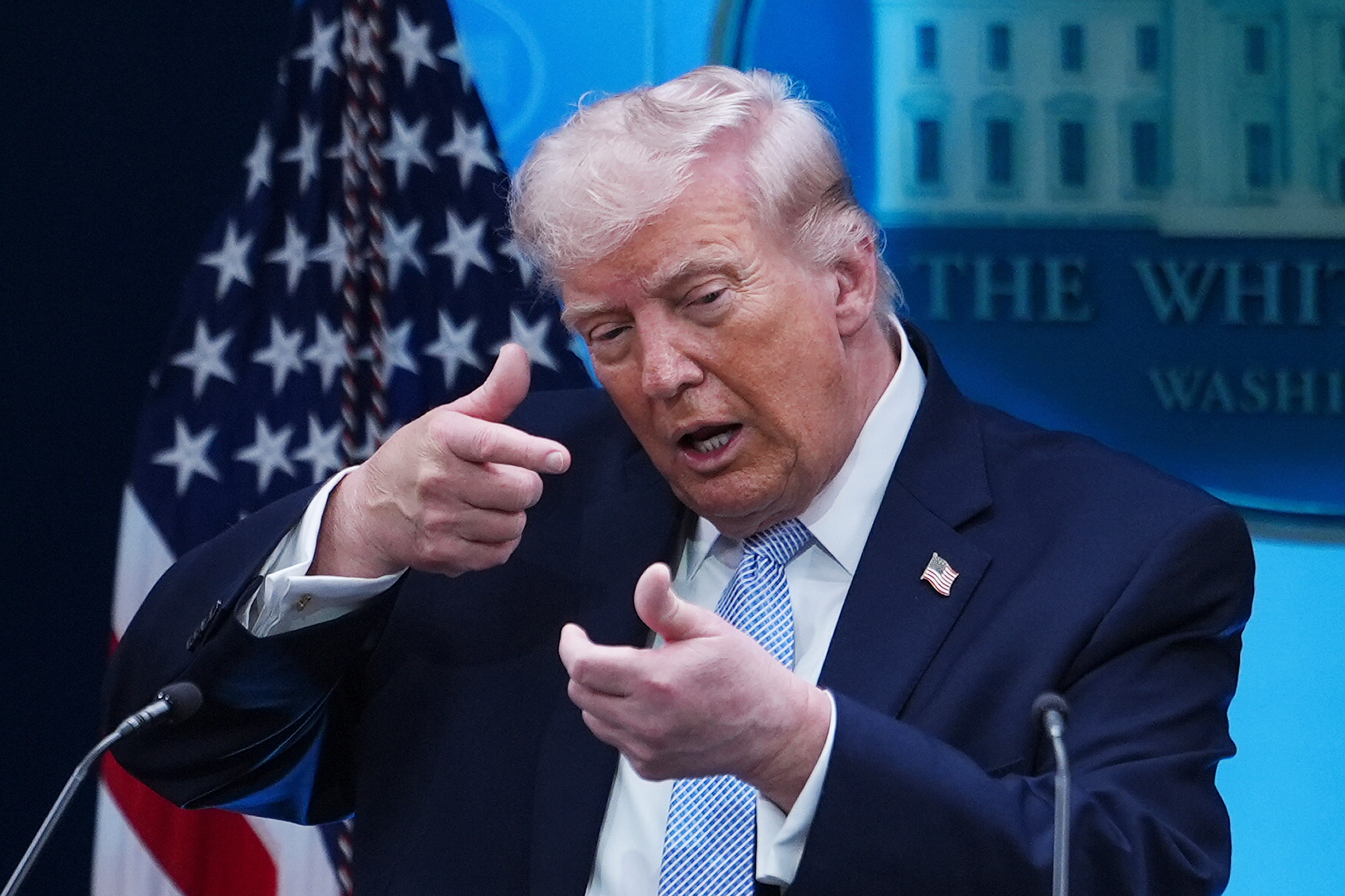 „Adios”: Donald Trump a distribuit o imagine AI care evocă un atac al SUA asupra Iranului