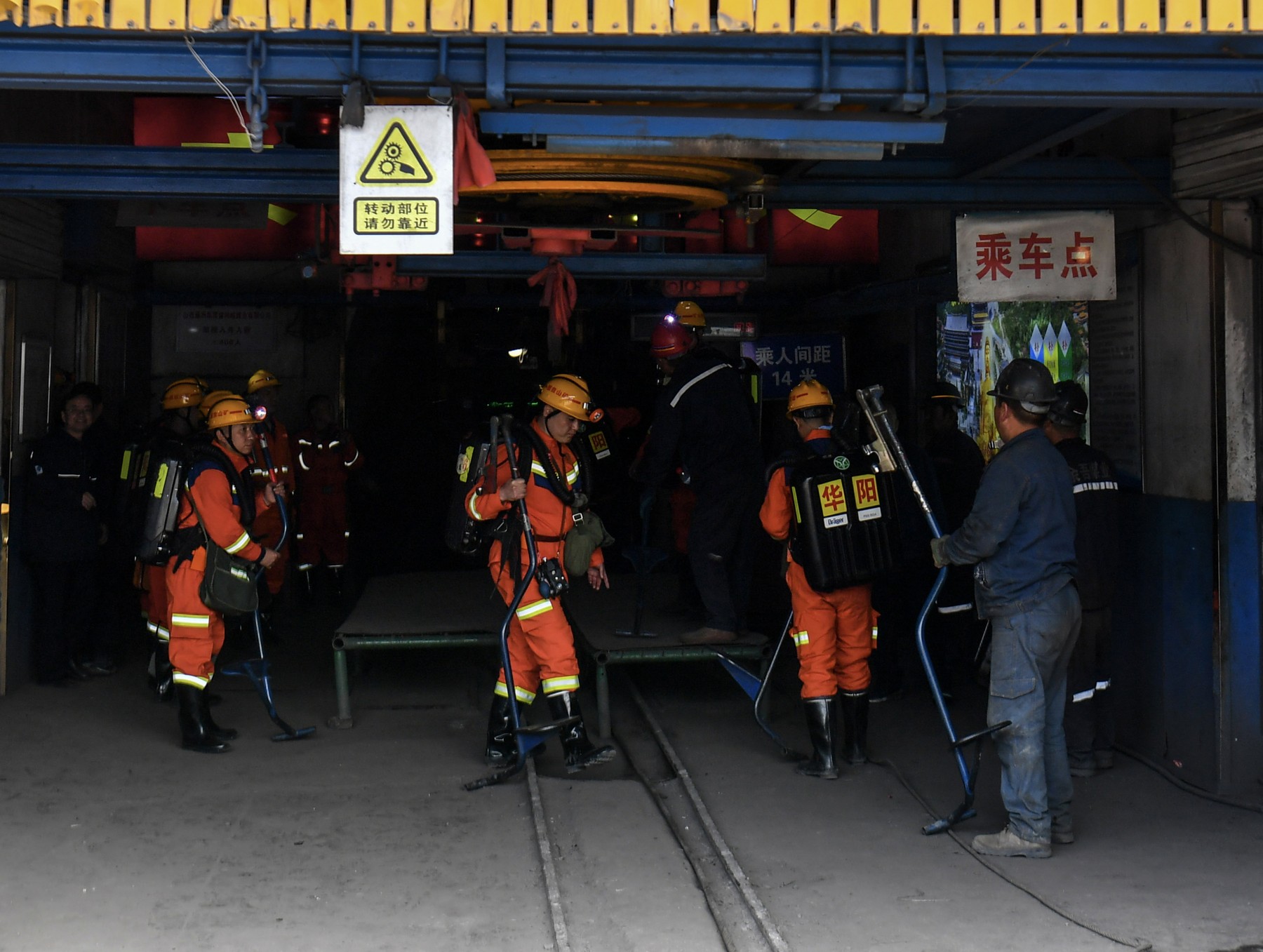 Explozie la o mină de cărbune în China: căutări ample pentru găsirea a doi mineri dispăruți. Bilanțul revizuit: cel puțin 82 de morți