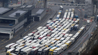 Dover Kent, UK. 25th Jan, 2022. Dover Ken UK 25th January 2022 Long queues of lorries heading to the Port of Dover. Drivers face long delays heading across the English Channel due to staff at the Port struggling with new customs forms that were introduced