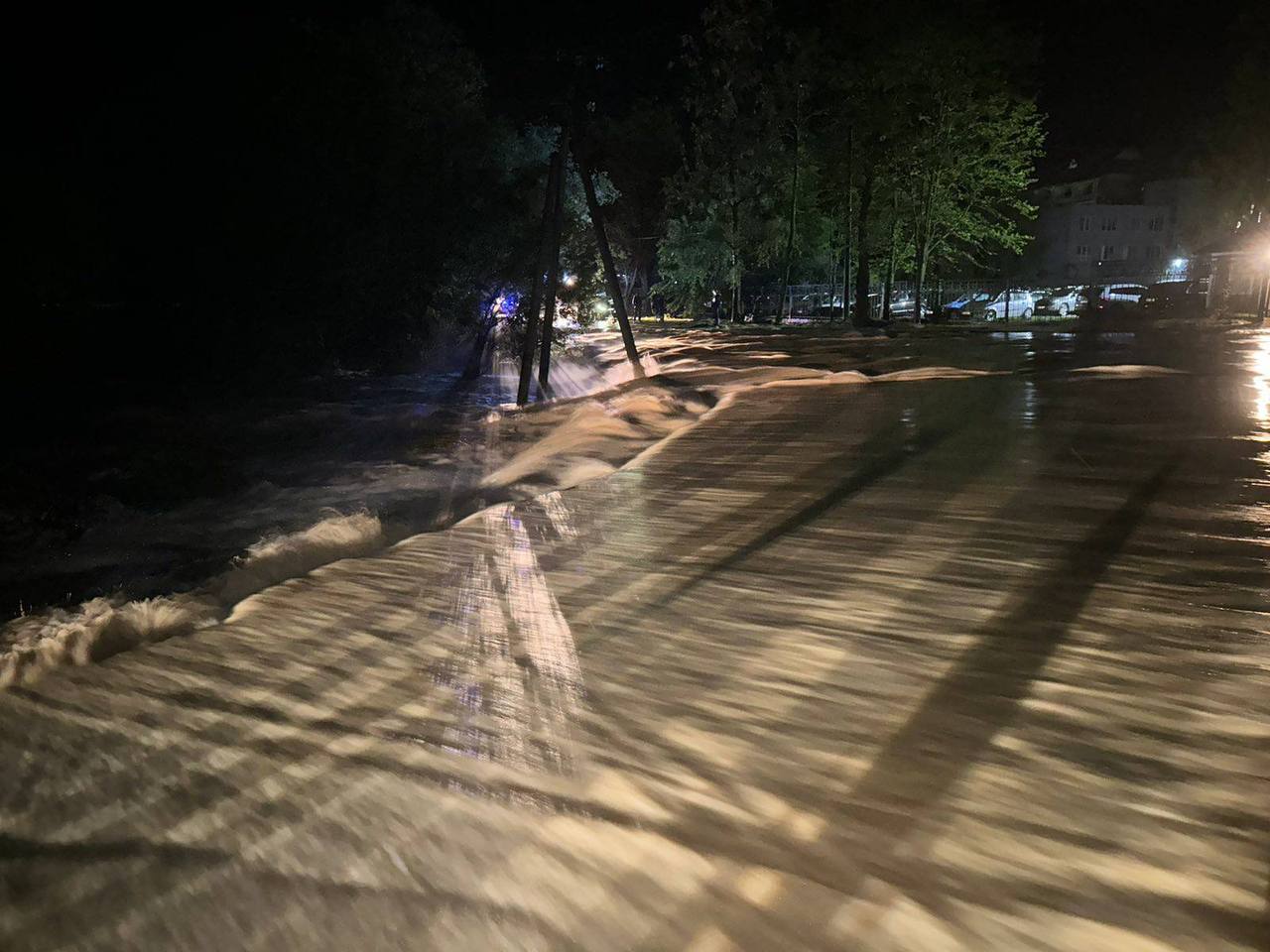 Republica Moldova, lovită de furtuni. Trenurile și rețeaua electrică au fost grav afectate. Cum intervine România