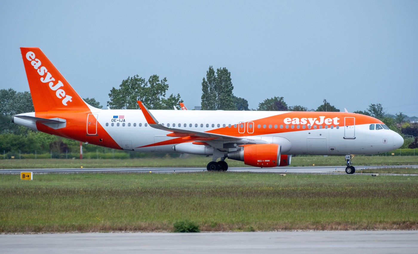 Un zbor EasyJet din Egipt către Marea Britanie a aterizat de urgență la Roma după ce un pasager a dezvăluit ce are în bagaj