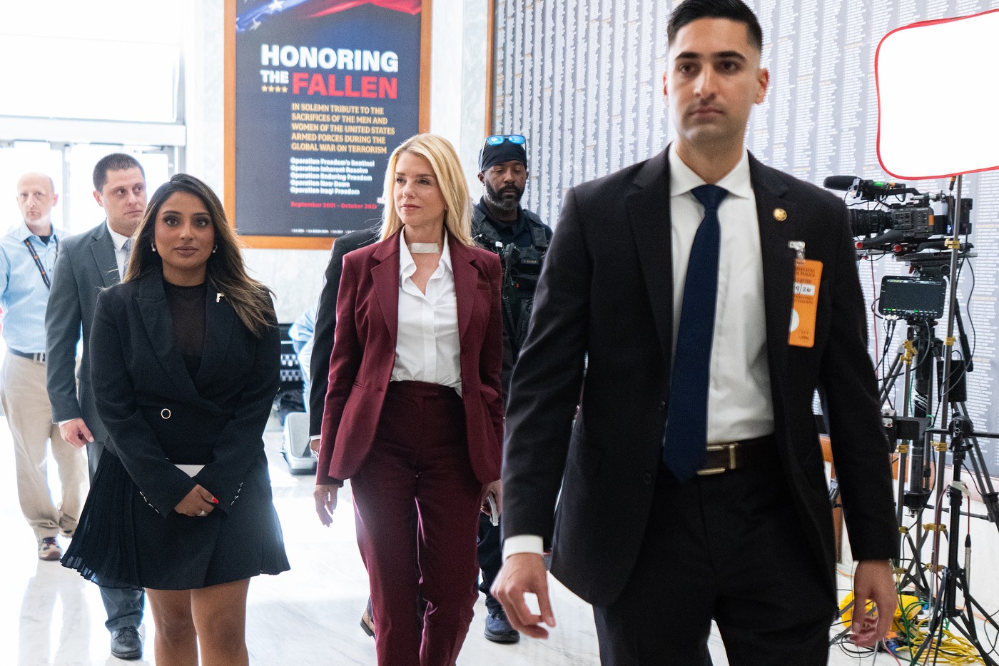 Pam Bondi, care a fost secretar al Justiției în al doilea mandat Trump, audiată în Congres în legătură cu cazul Epstein