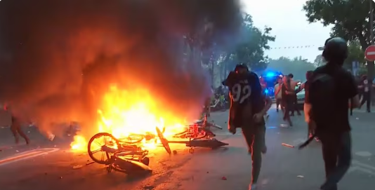 Sute de arestări în Franța, după victoria echipei Paris Saint-Germain în finala Ligii Campionilor. Violențele fuseseră anticipate