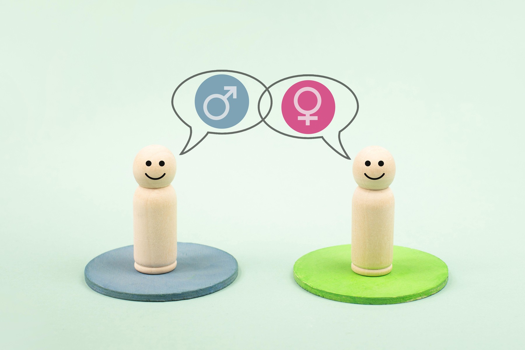 Clișeul sexist despre femei și bărbați care s-a dovedit adevărat: lui îi plac mai mult mașinile, în timp ce ea e interesată de oameni