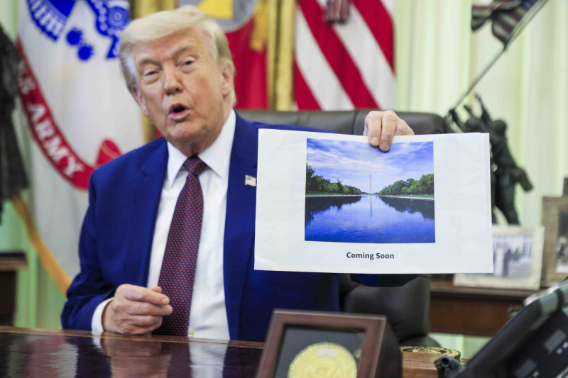 President Trump Announces The Completion Of The Lincoln Memorial Reflecting Pool