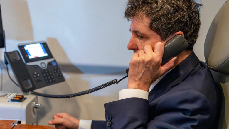 nicusor dan telefon spartan