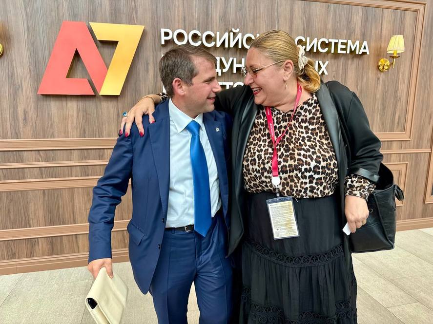 Diana Şoşoacă, fotografie cu Ilan Şor, la Sankt Petersburg. Cum a prezentat-o oligarhul fugar pro-rus