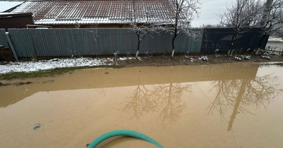 Ploi puternice în Moldova. Sediul Poliției Vaslui a fost inundat