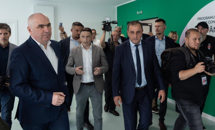 Ilie Bolojan a vizitat trei investiţii finanţate prin PNRR: Arată cum pot fi folosiţi banii europeni pentru dezvoltarea comunităţilor