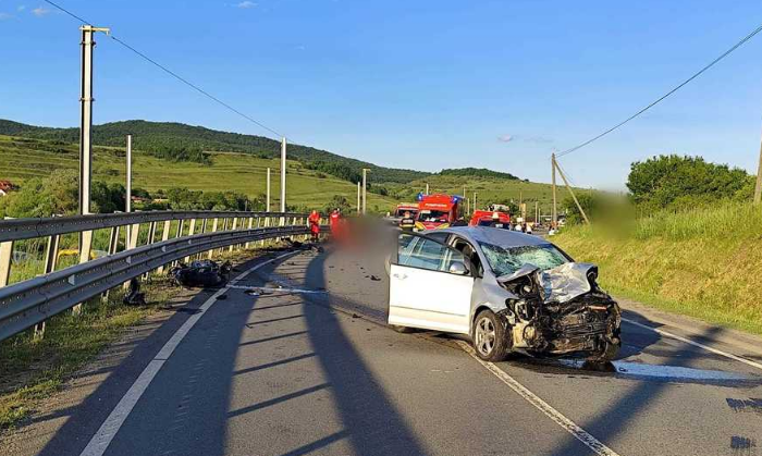 Grav accident rutier pe DN1F, în judeţul Cluj, unde o motocicletă a intrat în coliziune cu un autoturism. Un bărbat a murit