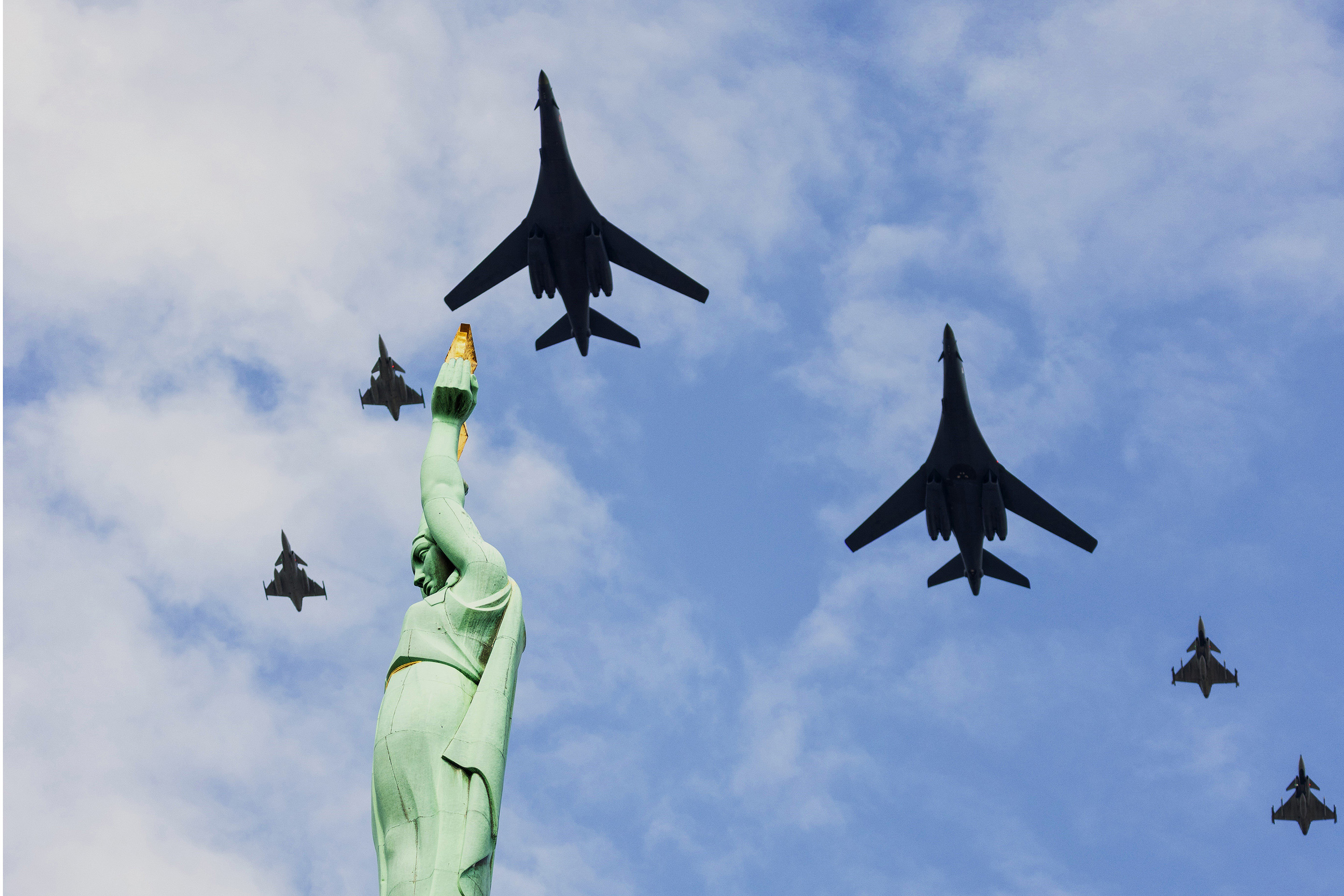 Avioane NATO au doborât o dronă intrată în spațiul aerian al Letoniei dinspre Rusia