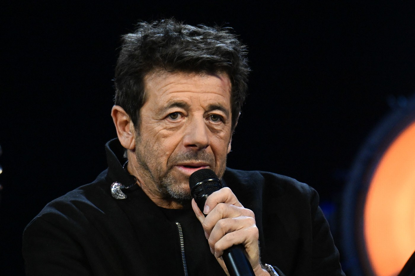 Celebrul cântăreț și compozitor francez Patrick Bruel, acuzat de viol și agresiune sexuală, a fost reținut