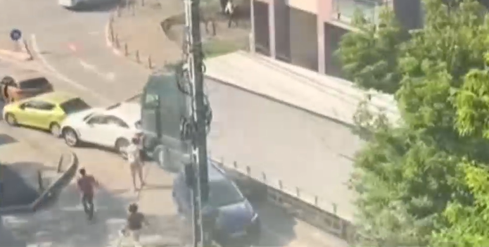 Panică în traficul din Constanța. Un TIR scăpat de sub control a lovit mașinile care i-au ieșit în cale