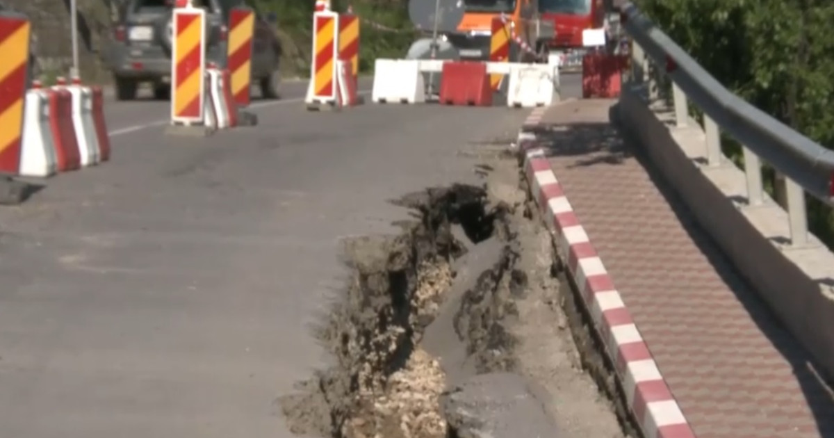 DN10 Buzău-Brașov, surpat și blocat: zona declarată calamitată