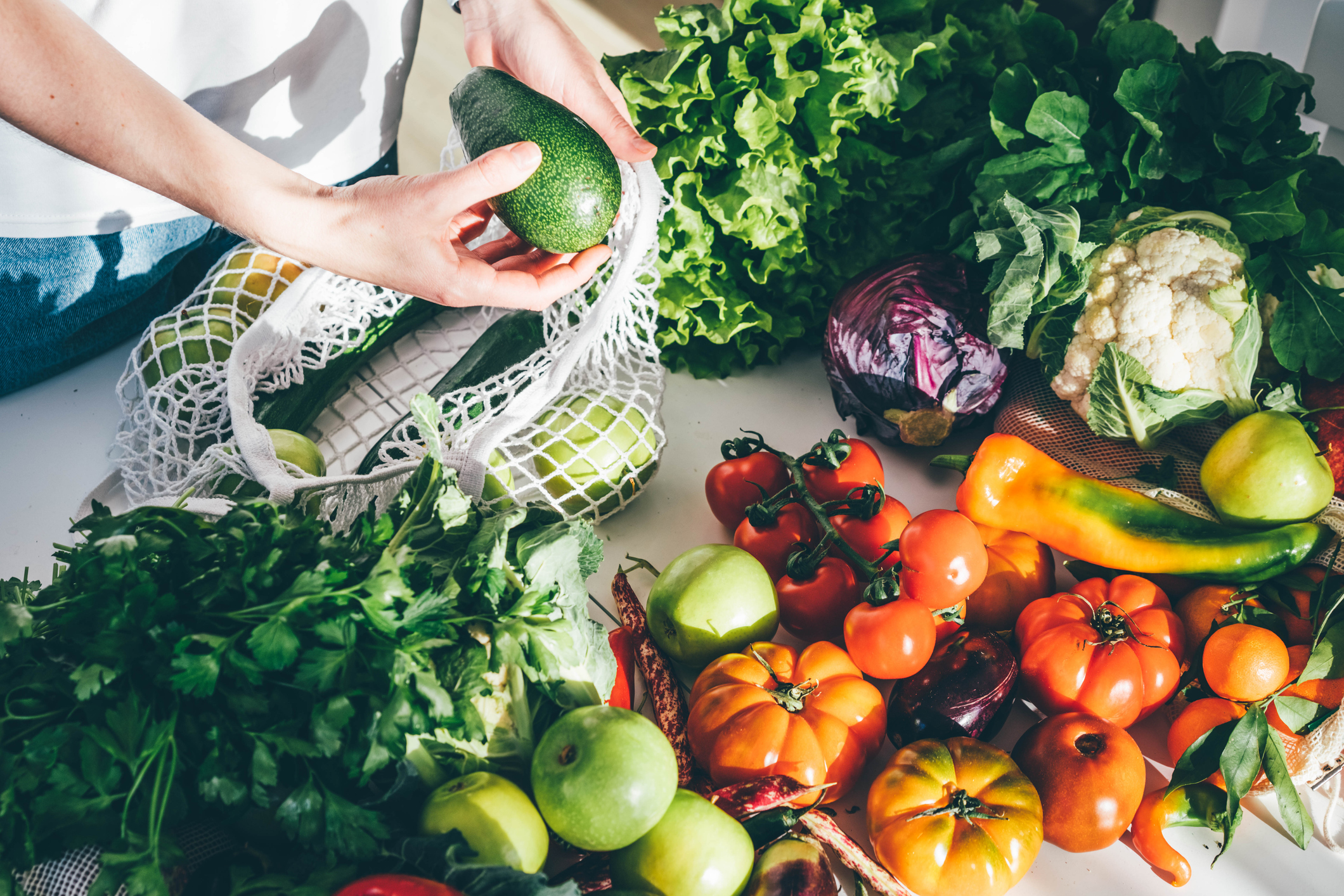 Fructe și legume românești, forțate să crească. Avertismentul specialiștilor: Aspectul comercial nu garantează calitatea și gustul