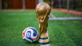Trofeul Cupei Mondiale FIFA 2026 și mingea oficială Adidas Trionda