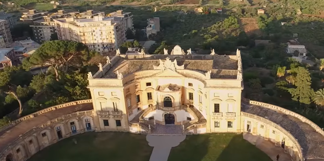Cum a fost recuperat de la mafie palatul sicilian în care Dua Lipa și-a organizat petrecerea de nuntă care ține trei zile