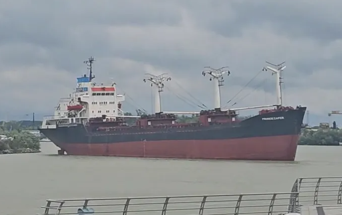 Accident naval la Tulcea: un vapor sub pavilion Panama a lovit pontonul de pasageri. O tragedie a fost evitată la limită