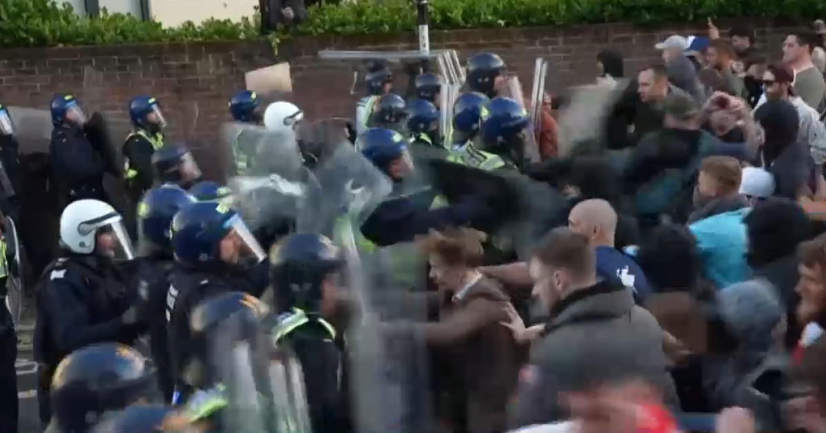 Proteste violente în Marea Britanie după moartea unui tânăr
