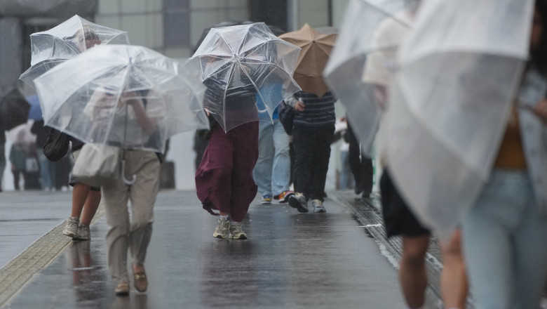 Typhoon Jangmi, No. 6, hits Japan