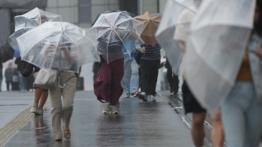 Typhoon Jangmi, No. 6, hits Japan