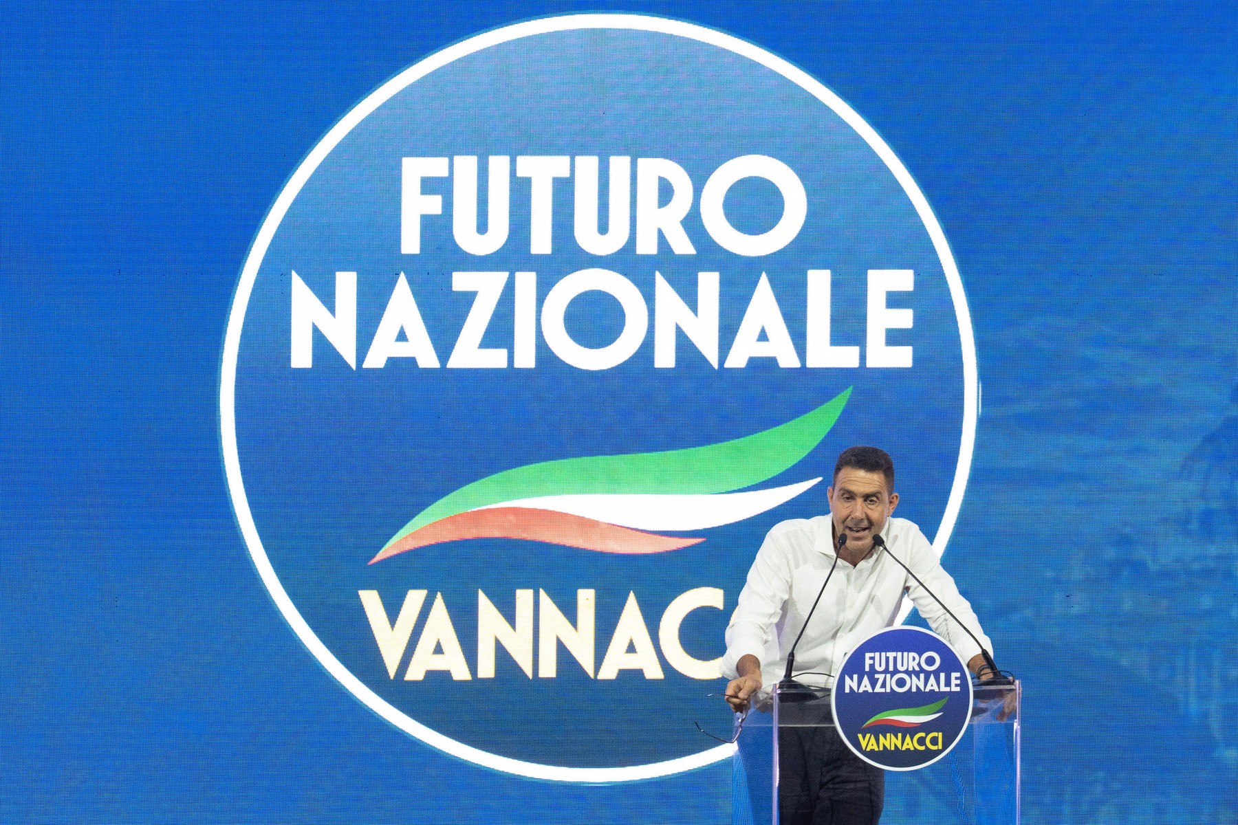 Șansele electorale ale lui Meloni, în pericol. Un general italian „Caesar al zilelor noastre” a lansat un partid de extrema dreapta
