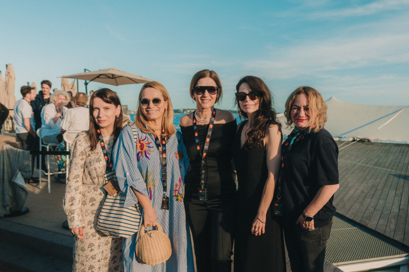8. Alexandra Tanasescu-Andreea Esca-Amalia Enache-Alexandra Tinjala-Dalila Dulgheriu- Festival de CANNES 2026_Jidvei SPIRIT