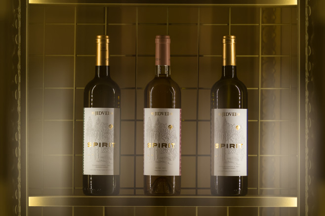 13. Colecția SPIRIT Jidvei SPIRIT Fetească Regală, SPIRIT Chardonnay și SPIRIT Rose