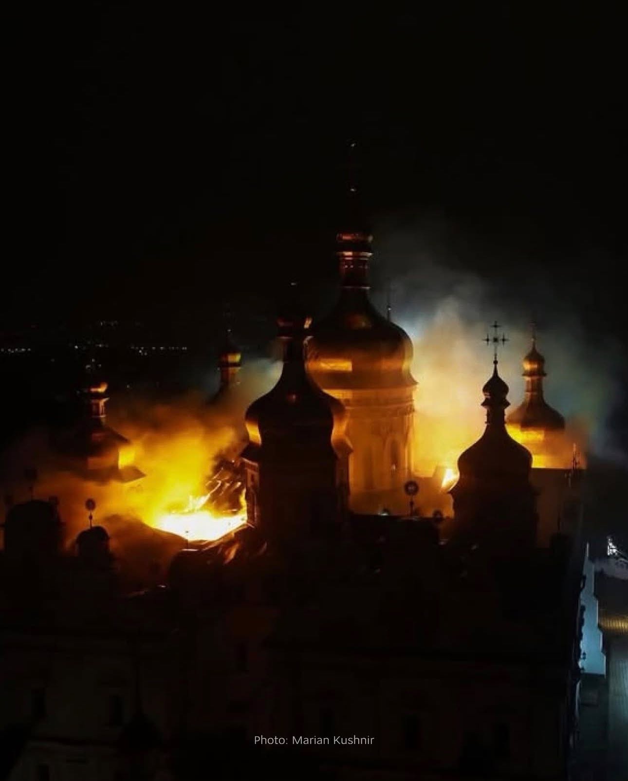 „Regimul ucigaş de la Kremlin”. Patriarhia Română, Maia Sandu și Macron, mesaje după ce armata lui Putin a bombardat Lavra Pecerska