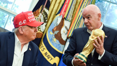 donald trumo si gianni infantino