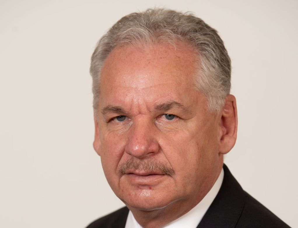 Mihail Veştea , care are o legătură de rudenie „mult îndepărtată” cu premierul desemnat: Cred că nimeni nu vrea să scindeze partidul