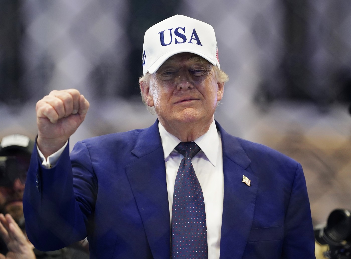FBI anunță că a dejucat un atentat care viza un eveniment organizat de ziua lui Donald Trump. Ce plănuiau suspecții