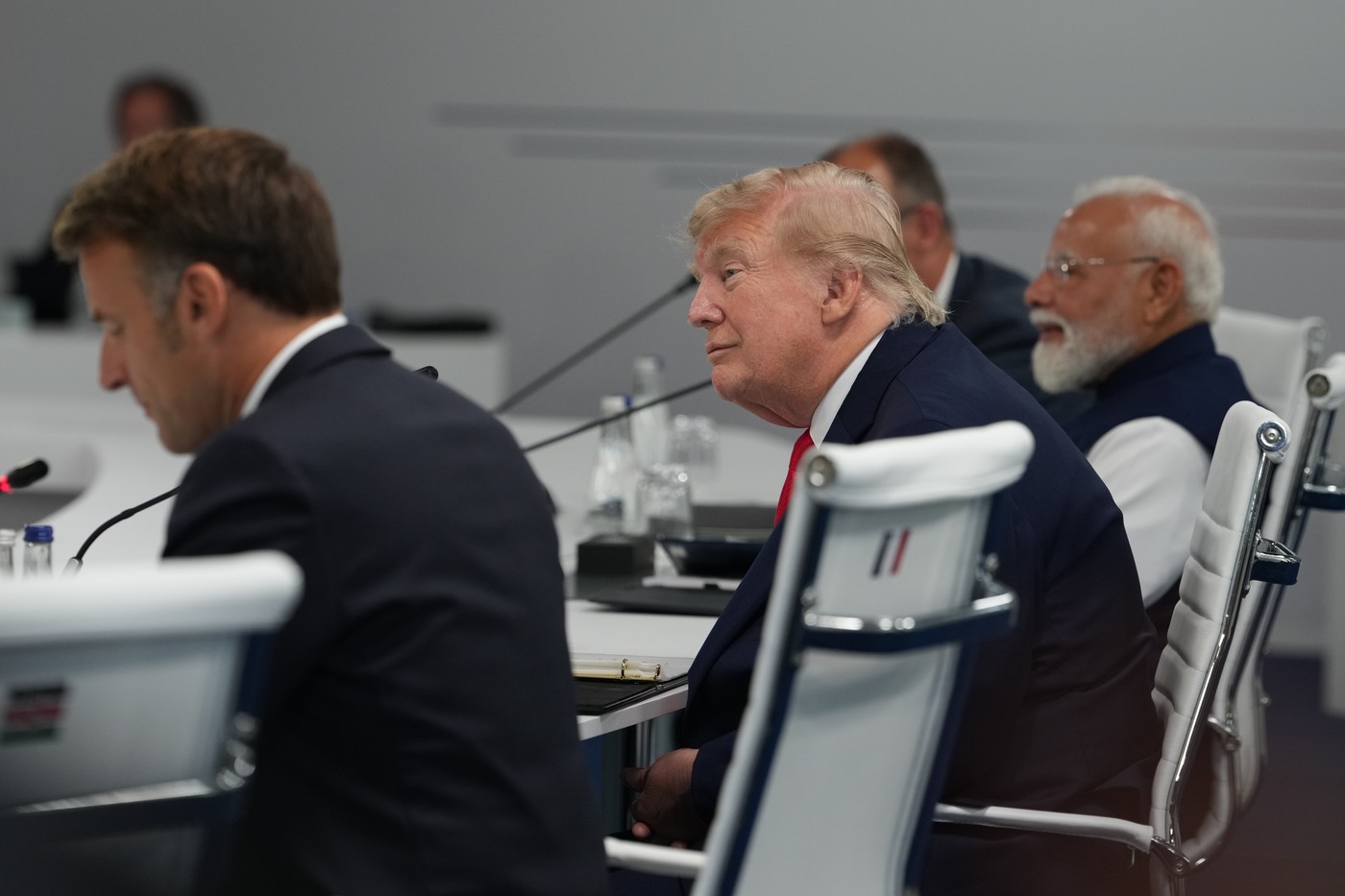 Trump se declară dispus să reinstituie sancțiunile împotriva petrolului rusesc. „Moscova trebuie să încheie un acord”