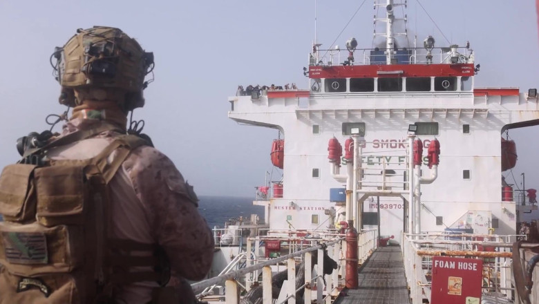 membru al forțelor speciale americane în timpul unei misiuni în care au capturat un petrolier iranian