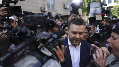 ciprian ciucu si jurnalisti langa el