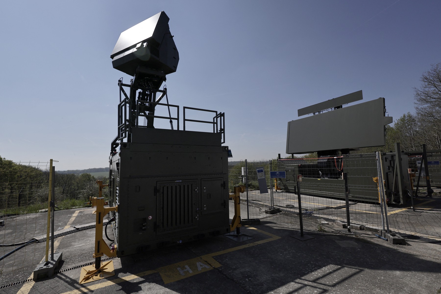 Bulgaria achiziționează prin SAFE şapte sisteme radar GM400 produse de grupul industrial francez Thales