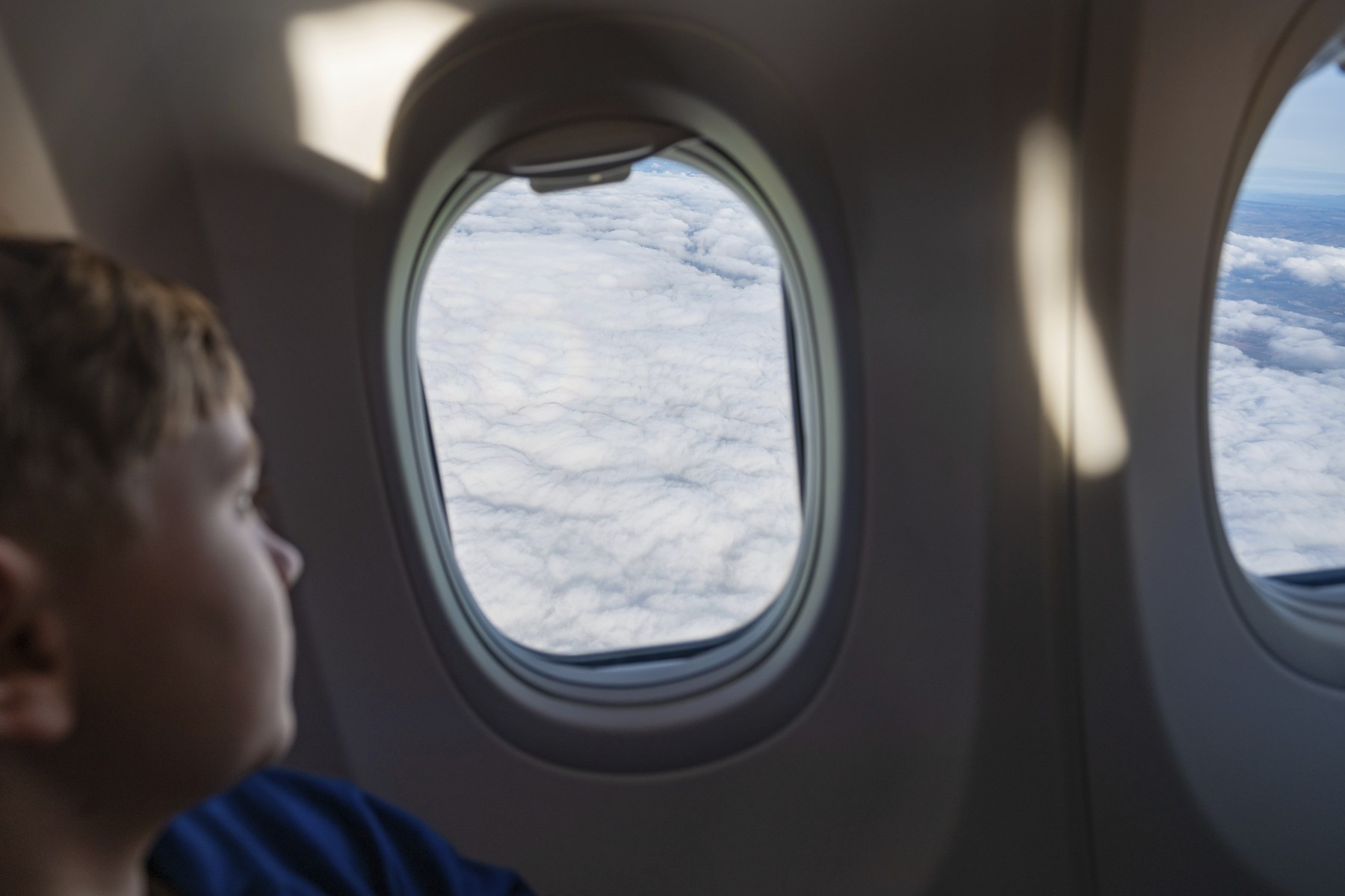 O companie aeriană low-cost este anchetată în Marea Britanie pentru taxa cerută părinților care vor să stea lângă copiii lor în avion