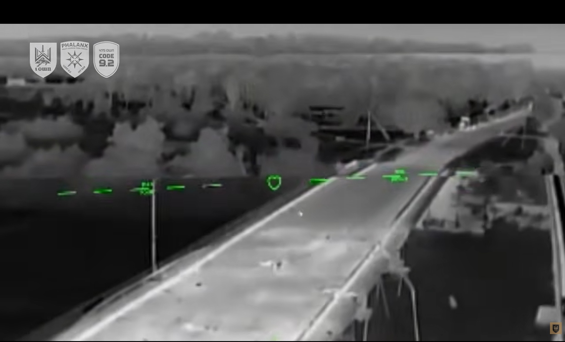 Forțele ucrainene au publicat imagini cu un atac asupra unui pod din Armiansk. 50 de camioane cu combustibil, luate prin surprindere