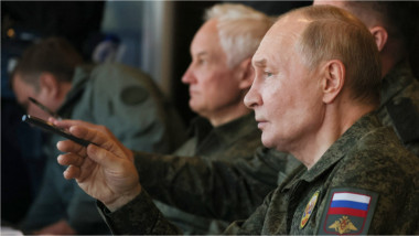 vladimir putin si militari ruși