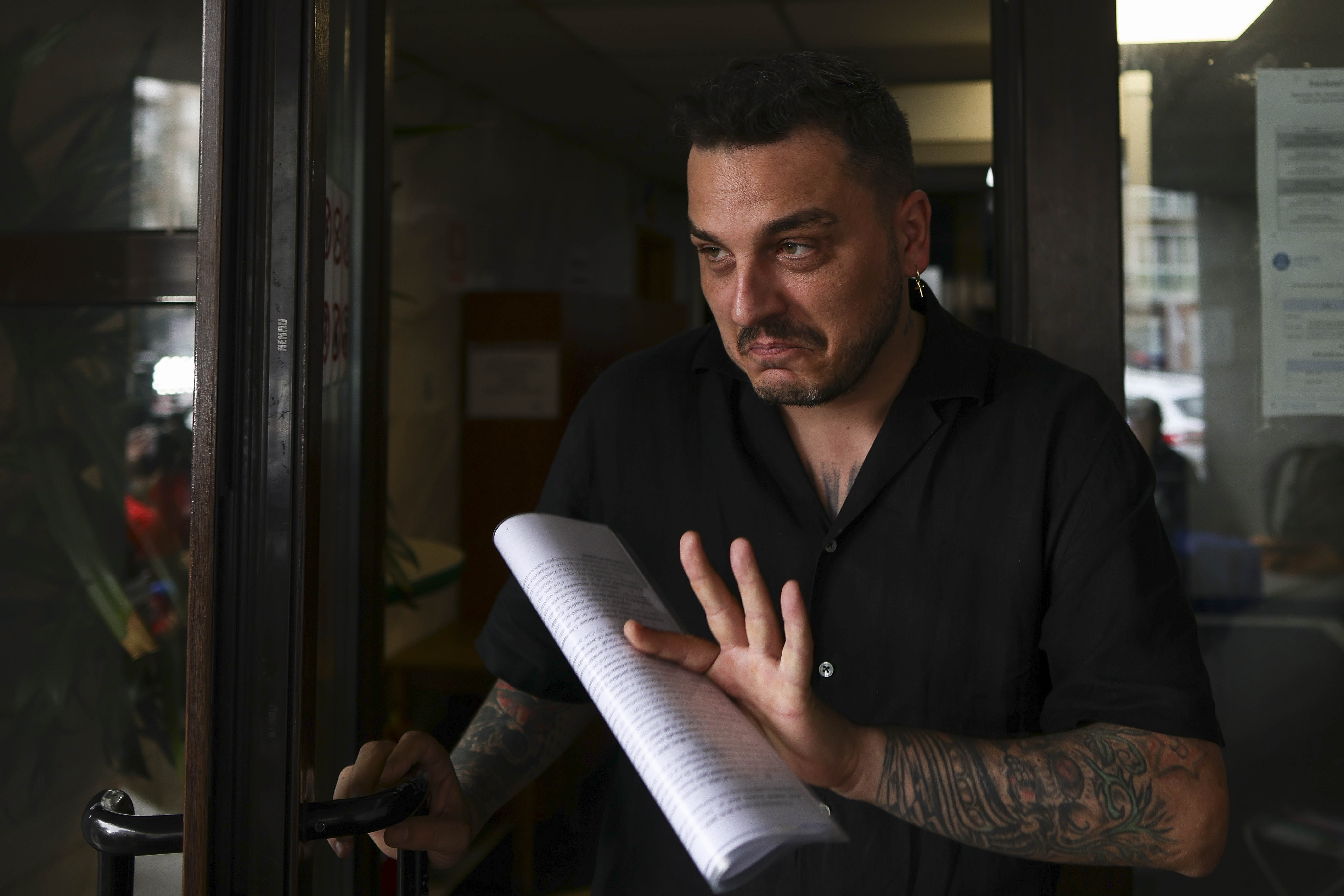 Makaveli, influencer apropiat de Șoșoacă și Georgescu, dus la Parchet după noaptea petrecută în arest. Ce acuzații îi aduc procurorii