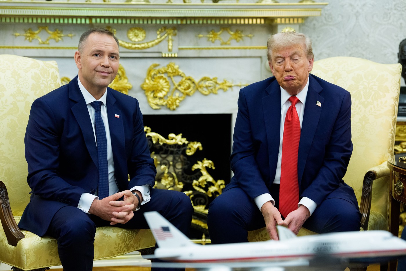 Karol Nawrocki se va întâlni cu Trump pentru a treia oară într-un an. Avertismentul lui Donald Tusk: „Să nu se lase prin în cușcă”