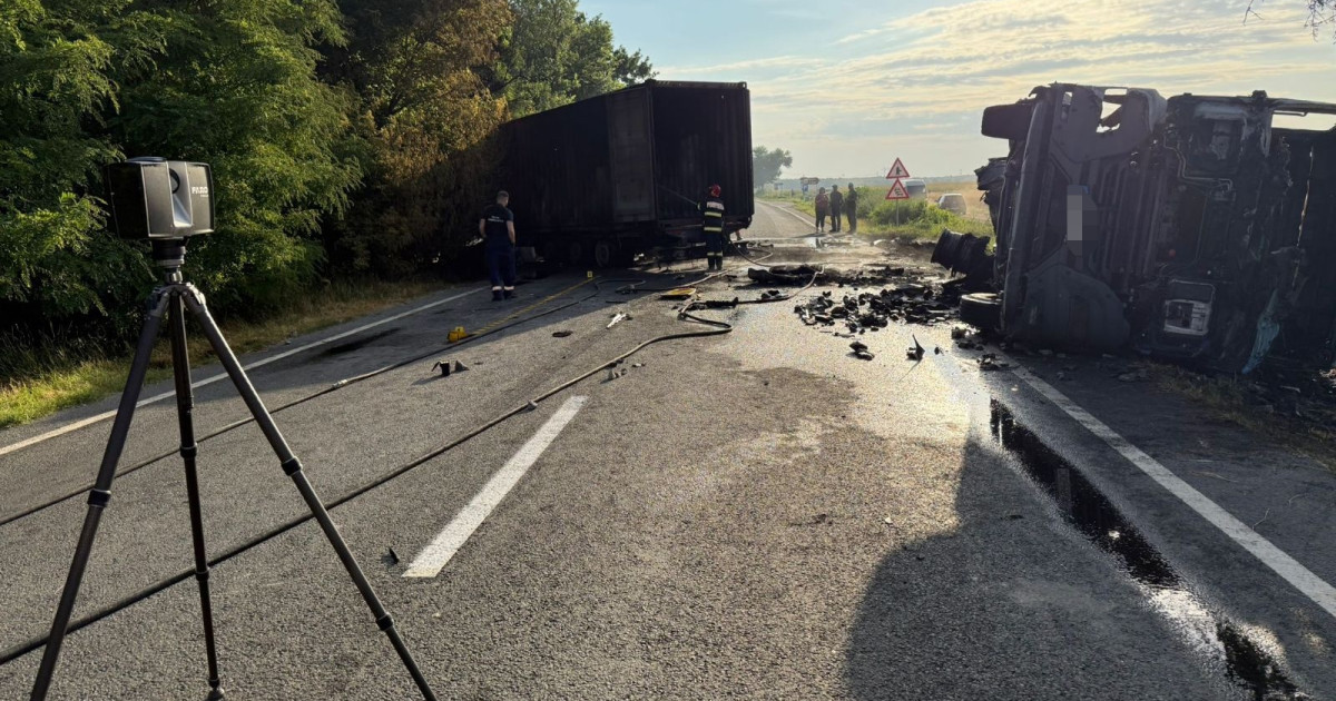 Accident grav pe DN 2A: TIR-uri în flăcări