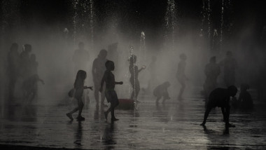 A â€˜High Risk' Heat Alert Has Been Issued As Temperatures Rise Above 40 Degrees