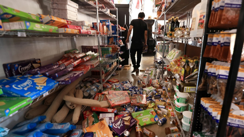 magazin devastat de cutremur, rafturi si marfa daramate