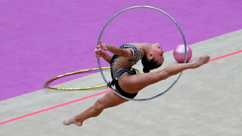 gimnasta cu cerc