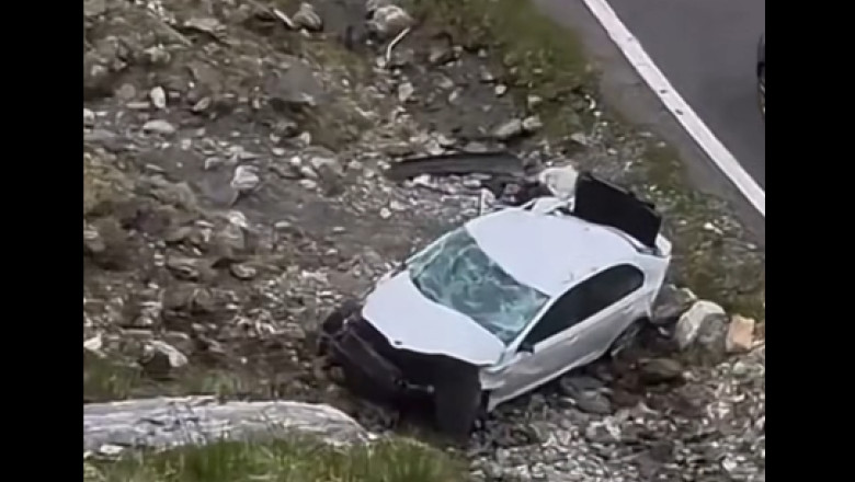 masina cazuta pe transfagarasan