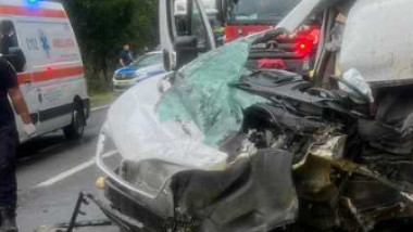 masina distrusa in accident