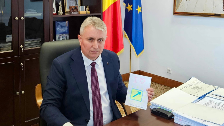 lucian bode la birou